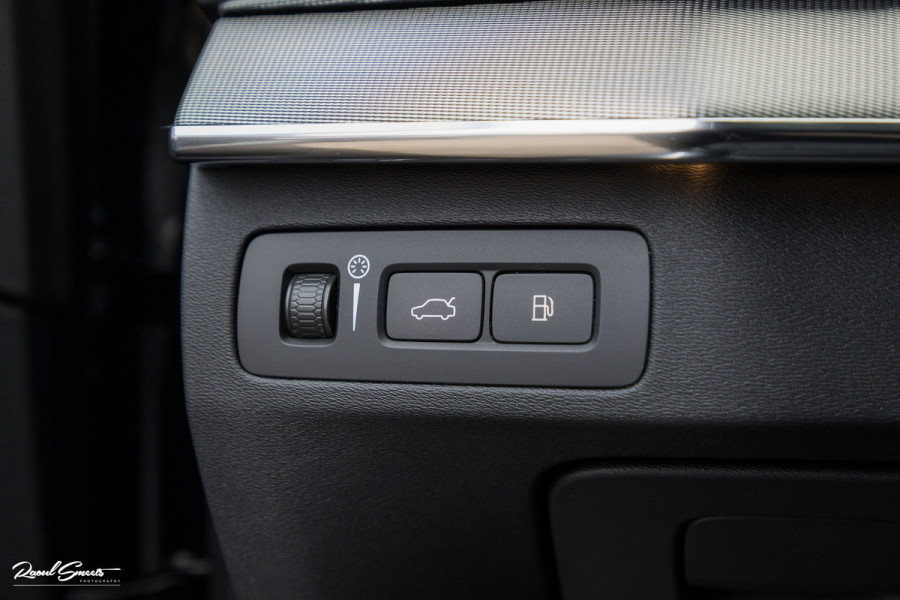 Volvo XC90 2.0 T8 Recharge AWD R-Design | Panorama dak | Zwenkbare trekhaak | Harman Kardon | Adaptieve cruise | Memory |