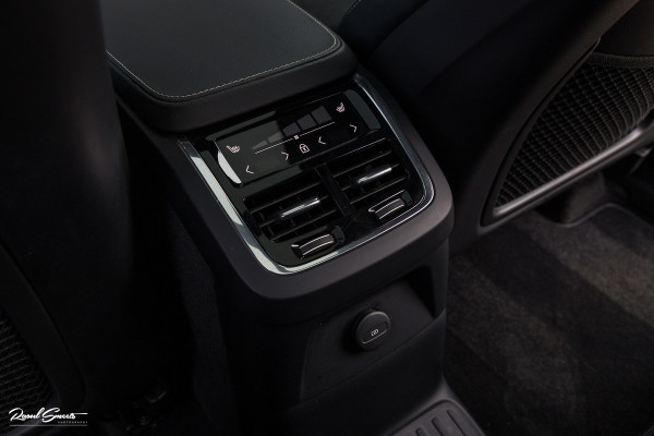 Volvo XC90 2.0 T8 Recharge AWD R-Design | Panorama dak | Zwenkbare trekhaak | Harman Kardon | Adaptieve cruise | Memory |