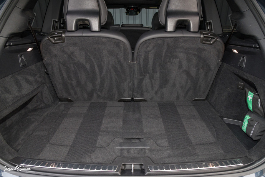 Volvo XC90 2.0 T8 Recharge AWD R-Design | Panorama dak | Zwenkbare trekhaak | Harman Kardon | Adaptieve cruise | Memory |