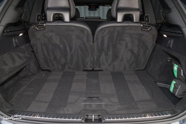 Volvo XC90 2.0 T8 Recharge AWD R-Design | Panorama dak | Zwenkbare trekhaak | Harman Kardon | Adaptieve cruise | Memory |