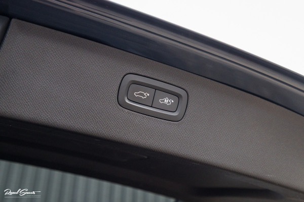 Volvo XC90 2.0 T8 Recharge AWD R-Design | Panorama dak | Zwenkbare trekhaak | Harman Kardon | Adaptieve cruise | Memory |