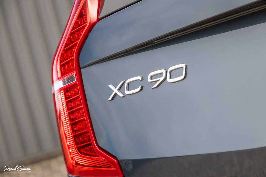 Volvo XC90 2.0 T8 Recharge AWD R-Design | Panorama dak | Zwenkbare trekhaak | Harman Kardon | Adaptieve cruise | Memory |