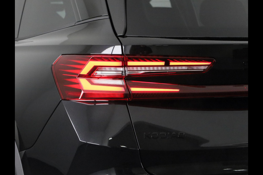 Škoda Kodiaq Sportline Business PHEV 1.5 TSI 204 pk 6 versn. DSG | Panoramadak | Trekhaak | Light & View | Elek. stoel | Adaptive Cruise | Blind Spot |
