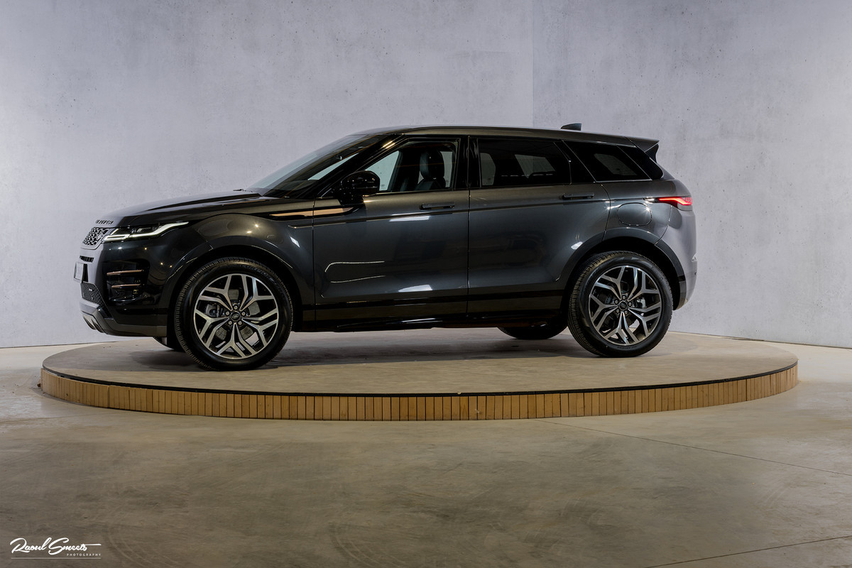 Land Rover Range Rover Evoque 1.5 P300e AWD R-Dynamic SE | Adaptieve cruise | Zwenkbare trekhaak | Premium audio | Apple carplay |