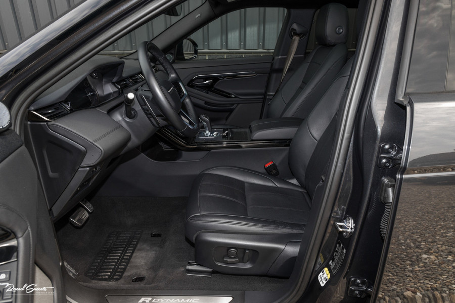 Land Rover Range Rover Evoque 1.5 P300e AWD R-Dynamic SE | Adaptieve cruise | Zwenkbare trekhaak | Premium audio | Apple carplay |