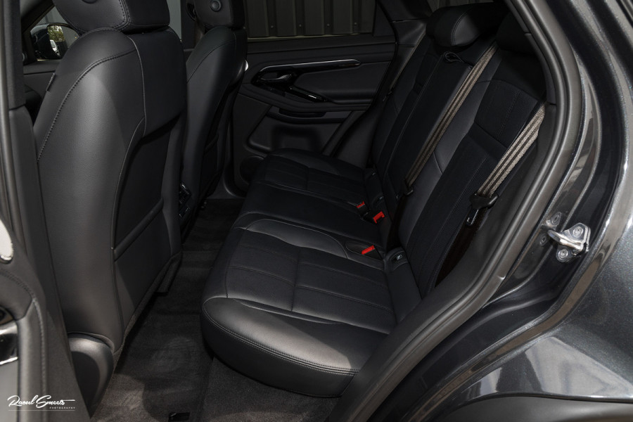 Land Rover Range Rover Evoque 1.5 P300e AWD R-Dynamic SE | Adaptieve cruise | Zwenkbare trekhaak | Premium audio | Apple carplay |