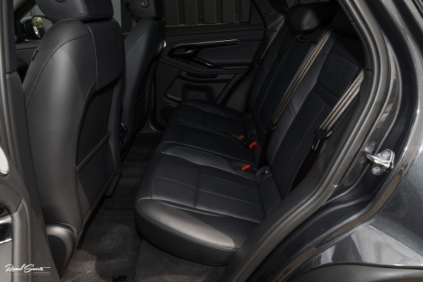 Land Rover Range Rover Evoque 1.5 P300e AWD R-Dynamic SE | Adaptieve cruise | Zwenkbare trekhaak | Premium audio | Apple carplay |