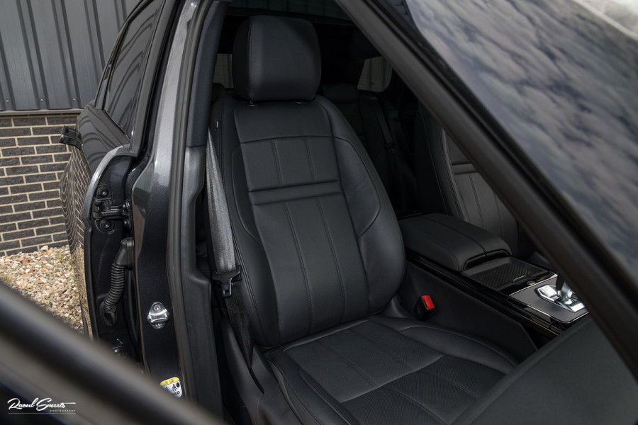 Land Rover Range Rover Evoque 1.5 P300e AWD R-Dynamic SE | Adaptieve cruise | Zwenkbare trekhaak | Premium audio | Apple carplay |