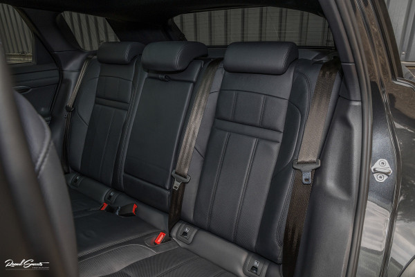 Land Rover Range Rover Evoque 1.5 P300e AWD R-Dynamic SE | Adaptieve cruise | Zwenkbare trekhaak | Premium audio | Apple carplay |