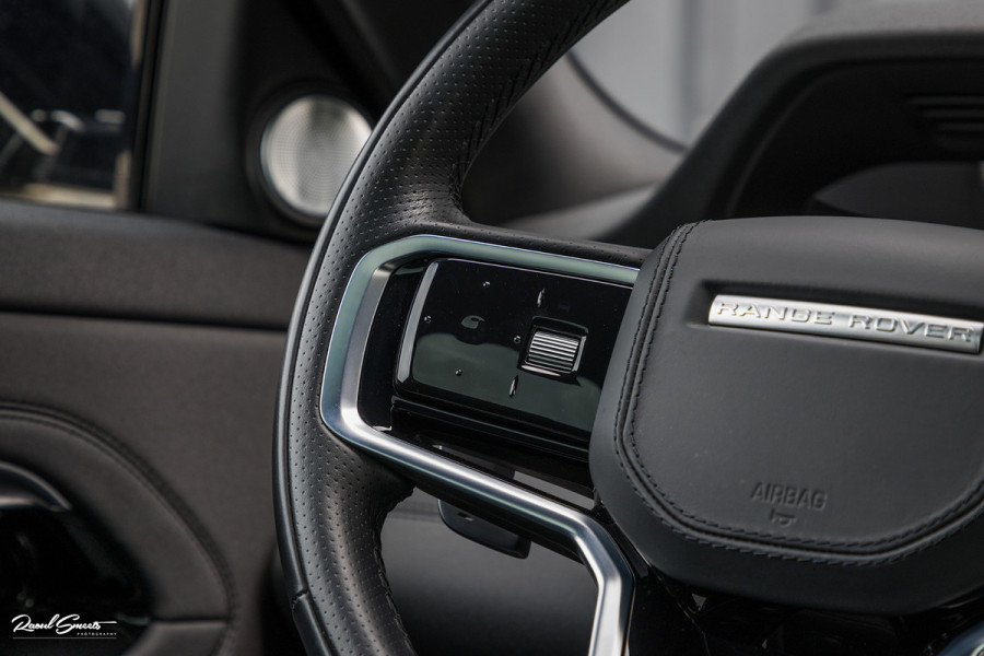 Land Rover Range Rover Evoque 1.5 P300e AWD R-Dynamic SE | Adaptieve cruise | Zwenkbare trekhaak | Premium audio | Apple carplay |