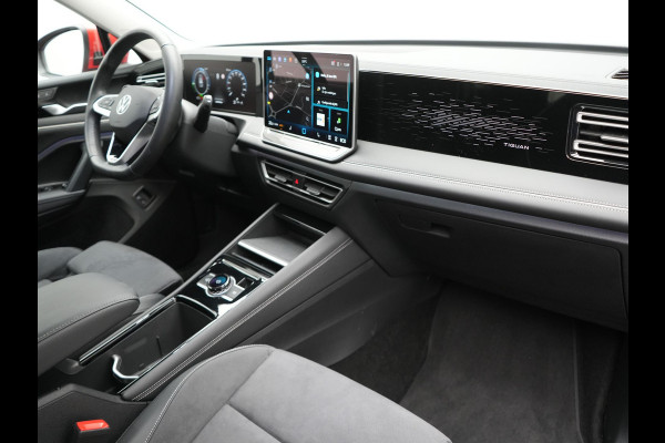 Volkswagen Tiguan 1.5 eHybrid Elegance Plug In Hybrid 204pk Dealer O.H PHEV | Trekhaak af Fabriek | Alcantara Sportstoelen Massage & Verwarmd | Adaptive Cruise | IQ Light & IQ Drive | Parkassist | Keyless | Virtual | Sfeerverlichting |