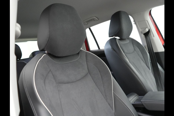 Volkswagen Tiguan 1.5 eHybrid Elegance Plug In Hybrid 204pk Dealer O.H PHEV | Trekhaak af Fabriek | Alcantara Sportstoelen Massage & Verwarmd | Adaptive Cruise | IQ Light & IQ Drive | Parkassist | Keyless | Virtual | Sfeerverlichting |