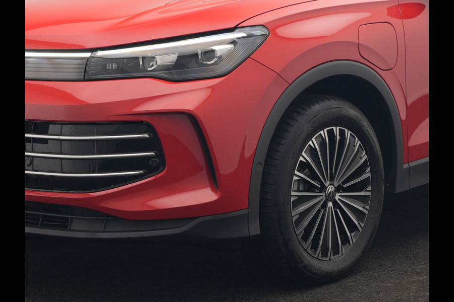 Volkswagen Tiguan 1.5 eHybrid Elegance Plug In Hybrid 204pk Dealer O.H PHEV | Trekhaak af Fabriek | Alcantara Sportstoelen Massage & Verwarmd | Adaptive Cruise | IQ Light & IQ Drive | Parkassist | Keyless | Virtual | Sfeerverlichting |