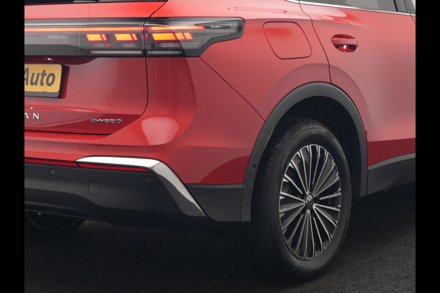 Volkswagen Tiguan 1.5 eHybrid Elegance Plug In Hybrid 204pk Dealer O.H PHEV | Trekhaak af Fabriek | Alcantara Sportstoelen Massage & Verwarmd | Adaptive Cruise | IQ Light & IQ Drive | Parkassist | Keyless | Virtual | Sfeerverlichting |