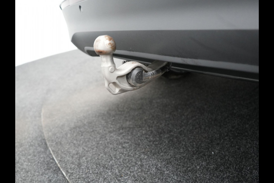 Volkswagen Tiguan 1.5 eHybrid Elegance Plug In Hybrid 204pk Dealer O.H PHEV | Trekhaak af Fabriek | Alcantara Sportstoelen Massage & Verwarmd | Adaptive Cruise | IQ Light & IQ Drive | Parkassist | Keyless | Virtual | Sfeerverlichting |