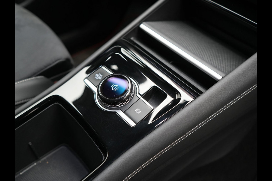 Volkswagen Tiguan 1.5 eHybrid Elegance Plug In Hybrid 204pk Dealer O.H PHEV | Trekhaak af Fabriek | Alcantara Sportstoelen Massage & Verwarmd | Adaptive Cruise | IQ Light & IQ Drive | Parkassist | Keyless | Virtual | Sfeerverlichting |