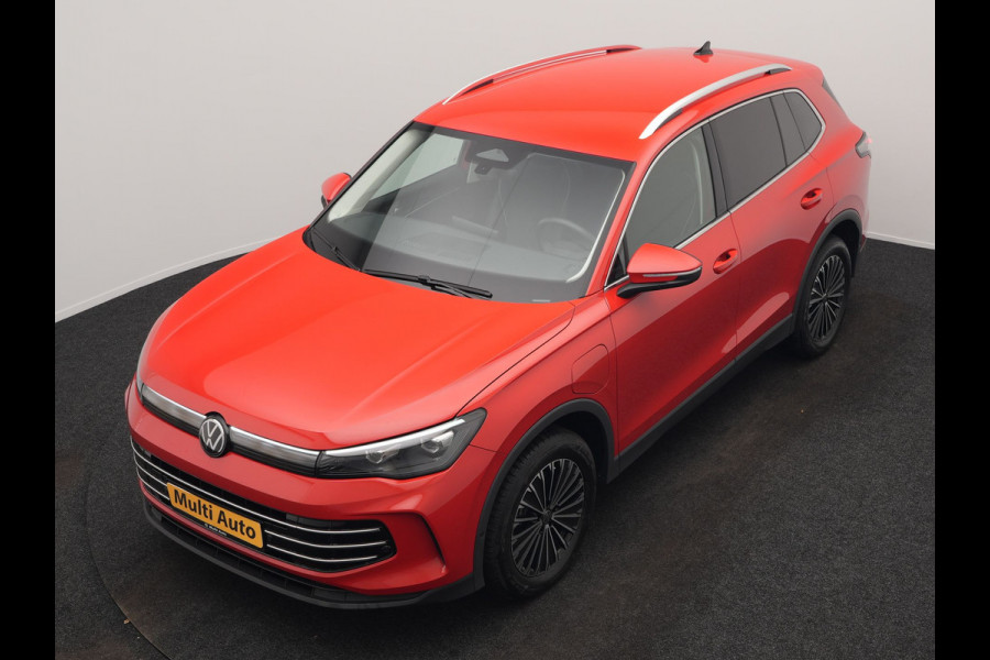 Volkswagen Tiguan 1.5 eHybrid Elegance Plug In Hybrid 204pk Dealer O.H PHEV | Trekhaak af Fabriek | Alcantara Sportstoelen Massage & Verwarmd | Adaptive Cruise | IQ Light & IQ Drive | Parkassist | Keyless | Virtual | Sfeerverlichting |