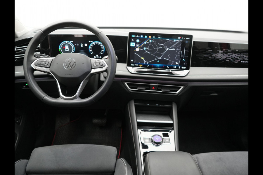 Volkswagen Tiguan 1.5 eHybrid Elegance Plug In Hybrid 204pk Dealer O.H PHEV | Trekhaak af Fabriek | Alcantara Sportstoelen Massage & Verwarmd | Adaptive Cruise | IQ Light & IQ Drive | Parkassist | Keyless | Virtual | Sfeerverlichting |