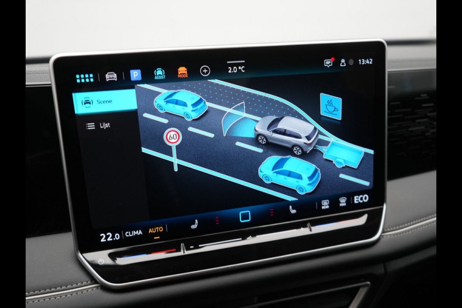 Volkswagen Tiguan 1.5 eHybrid Elegance Plug In Hybrid 204pk Dealer O.H PHEV | Trekhaak af Fabriek | Alcantara Sportstoelen Massage & Verwarmd | Adaptive Cruise | IQ Light & IQ Drive | Parkassist | Keyless | Virtual | Sfeerverlichting |