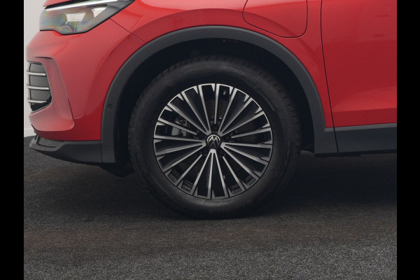 Volkswagen Tiguan 1.5 eHybrid Elegance Plug In Hybrid 204pk Dealer O.H PHEV | Trekhaak af Fabriek | Alcantara Sportstoelen Massage & Verwarmd | Adaptive Cruise | IQ Light & IQ Drive | Parkassist | Keyless | Virtual | Sfeerverlichting |