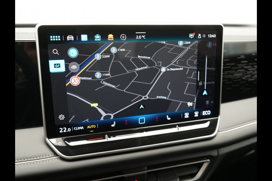 Volkswagen Tiguan 1.5 eHybrid Elegance Plug In Hybrid 204pk Dealer O.H PHEV | Trekhaak af Fabriek | Alcantara Sportstoelen Massage & Verwarmd | Adaptive Cruise | IQ Light & IQ Drive | Parkassist | Keyless | Virtual | Sfeerverlichting |