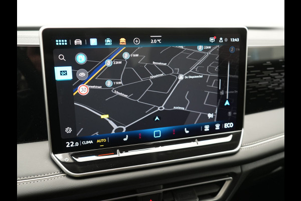 Volkswagen Tiguan 1.5 eHybrid Elegance Plug In Hybrid 204pk Dealer O.H PHEV | Trekhaak af Fabriek | Alcantara Sportstoelen Massage & Verwarmd | Adaptive Cruise | IQ Light & IQ Drive | Parkassist | Keyless | Virtual | Sfeerverlichting |