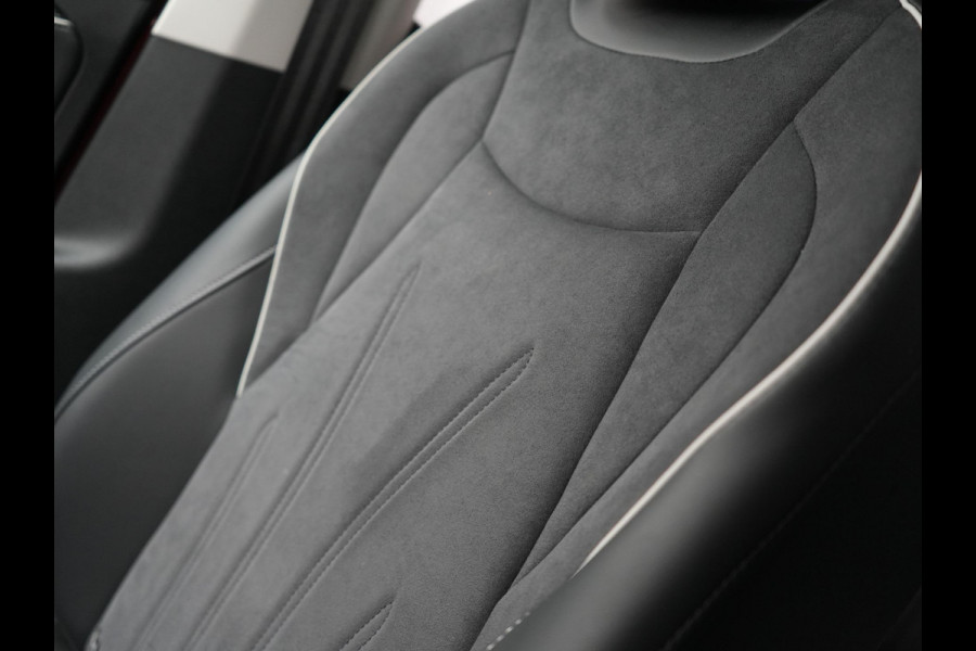 Volkswagen Tiguan 1.5 eHybrid Elegance Plug In Hybrid 204pk Dealer O.H PHEV | Trekhaak af Fabriek | Alcantara Sportstoelen Massage & Verwarmd | Adaptive Cruise | IQ Light & IQ Drive | Parkassist | Keyless | Virtual | Sfeerverlichting |