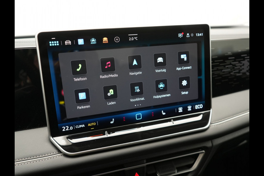 Volkswagen Tiguan 1.5 eHybrid Elegance Plug In Hybrid 204pk Dealer O.H PHEV | Trekhaak af Fabriek | Alcantara Sportstoelen Massage & Verwarmd | Adaptive Cruise | IQ Light & IQ Drive | Parkassist | Keyless | Virtual | Sfeerverlichting |