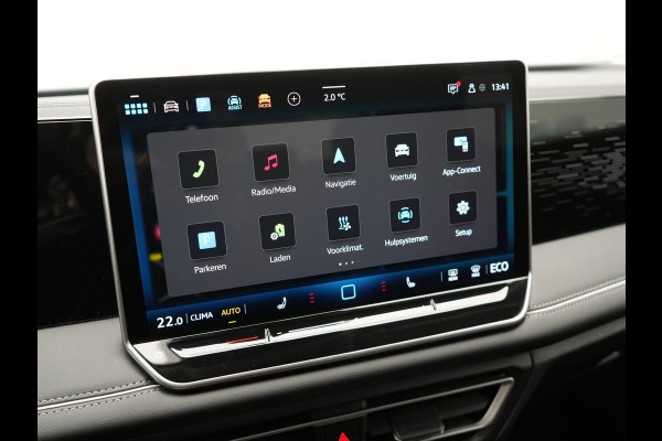 Volkswagen Tiguan 1.5 eHybrid Elegance Plug In Hybrid 204pk Dealer O.H PHEV | Trekhaak af Fabriek | Alcantara Sportstoelen Massage & Verwarmd | Adaptive Cruise | IQ Light & IQ Drive | Parkassist | Keyless | Virtual | Sfeerverlichting |