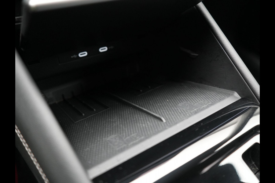 Volkswagen Tiguan 1.5 eHybrid Elegance Plug In Hybrid 204pk Dealer O.H PHEV | Trekhaak af Fabriek | Alcantara Sportstoelen Massage & Verwarmd | Adaptive Cruise | IQ Light & IQ Drive | Parkassist | Keyless | Virtual | Sfeerverlichting |