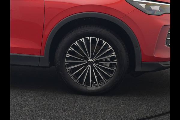 Volkswagen Tiguan 1.5 eHybrid Elegance Plug In Hybrid 204pk Dealer O.H PHEV | Trekhaak af Fabriek | Alcantara Sportstoelen Massage & Verwarmd | Adaptive Cruise | IQ Light & IQ Drive | Parkassist | Keyless | Virtual | Sfeerverlichting |