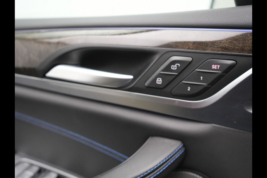 BMW X3 xDrive20i M Sport Shadow 184pk Dealer O.H | Trekhaak af Fabriek | Panodak | Adaptive Cruise | Sportstoelen Memory | Harman Kardon |  Head Up | 19"L.M | BLIS |