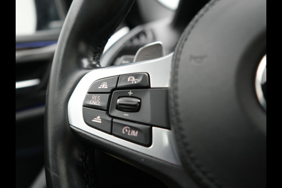 BMW X3 xDrive20i M Sport Shadow 184pk Dealer O.H | Trekhaak af Fabriek | Panodak | Adaptive Cruise | Sportstoelen Memory | Harman Kardon |  Head Up | 19"L.M | BLIS |