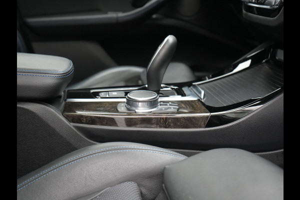 BMW X3 xDrive20i M Sport Shadow 184pk Dealer O.H | Trekhaak af Fabriek | Panodak | Adaptive Cruise | Sportstoelen Memory | Harman Kardon |  Head Up | 19"L.M | BLIS |