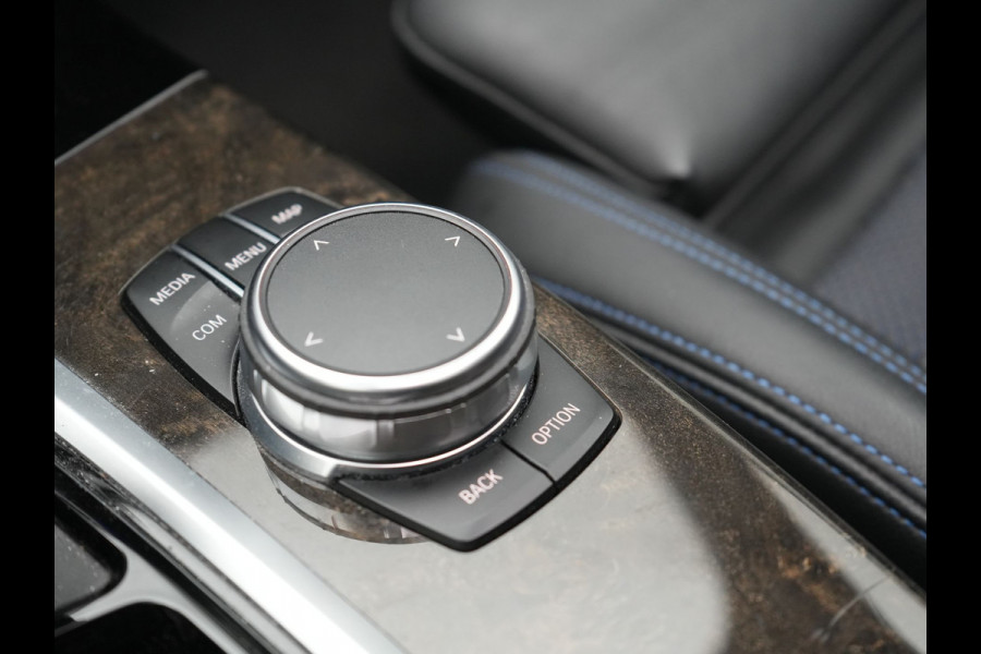 BMW X3 xDrive20i M Sport Shadow 184pk Dealer O.H | Trekhaak af Fabriek | Panodak | Adaptive Cruise | Sportstoelen Memory | Harman Kardon |  Head Up | 19"L.M | BLIS |