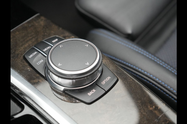 BMW X3 xDrive20i M Sport Shadow 184pk Dealer O.H | Trekhaak af Fabriek | Panodak | Adaptive Cruise | Sportstoelen Memory | Harman Kardon |  Head Up | 19"L.M | BLIS |