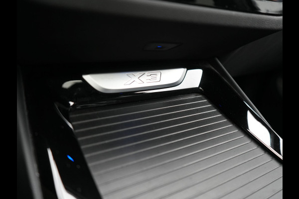 BMW X3 xDrive20i M Sport Shadow 184pk Dealer O.H | Trekhaak af Fabriek | Panodak | Adaptive Cruise | Sportstoelen Memory | Harman Kardon |  Head Up | 19"L.M | BLIS |