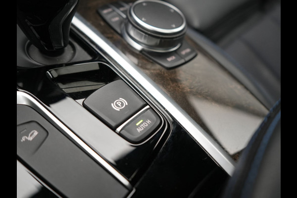 BMW X3 xDrive20i M Sport Shadow 184pk Dealer O.H | Trekhaak af Fabriek | Panodak | Adaptive Cruise | Sportstoelen Memory | Harman Kardon |  Head Up | 19"L.M | BLIS |