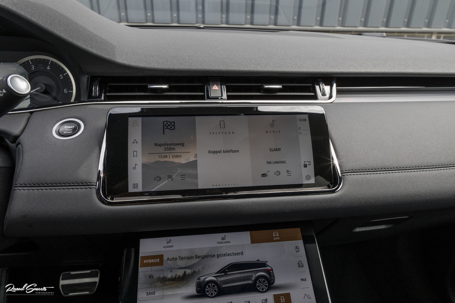 Land Rover Range Rover Evoque 1.5 P300e AWD R-Dynamic SE | Adaptieve cruise | Zwenkbare trekhaak | Premium audio | Apple carplay |