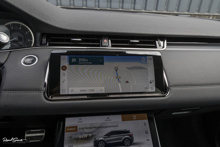 Land Rover Range Rover Evoque 1.5 P300e AWD R-Dynamic SE | Adaptieve cruise | Zwenkbare trekhaak | Premium audio | Apple carplay |