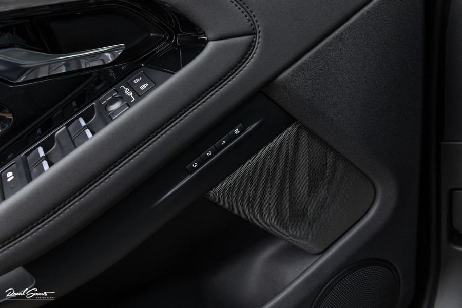Land Rover Range Rover Evoque 1.5 P300e AWD R-Dynamic SE | Adaptieve cruise | Zwenkbare trekhaak | Premium audio | Apple carplay |