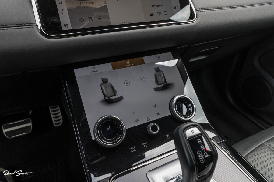 Land Rover Range Rover Evoque 1.5 P300e AWD R-Dynamic SE | Adaptieve cruise | Zwenkbare trekhaak | Premium audio | Apple carplay |