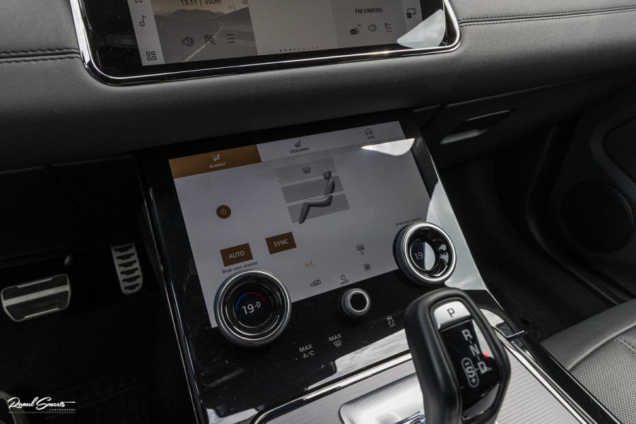 Land Rover Range Rover Evoque 1.5 P300e AWD R-Dynamic SE | Adaptieve cruise | Zwenkbare trekhaak | Premium audio | Apple carplay |