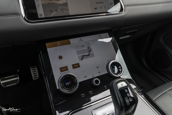 Land Rover Range Rover Evoque 1.5 P300e AWD R-Dynamic SE | Adaptieve cruise | Zwenkbare trekhaak | Premium audio | Apple carplay |