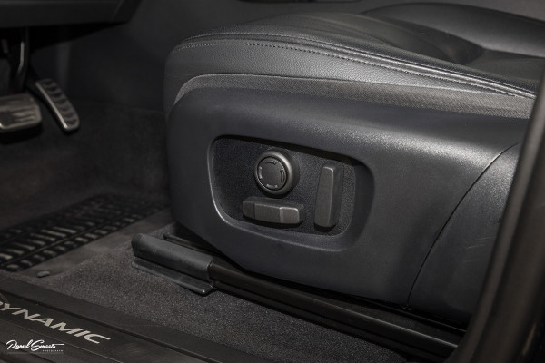 Land Rover Range Rover Evoque 1.5 P300e AWD R-Dynamic SE | Adaptieve cruise | Zwenkbare trekhaak | Premium audio | Apple carplay |