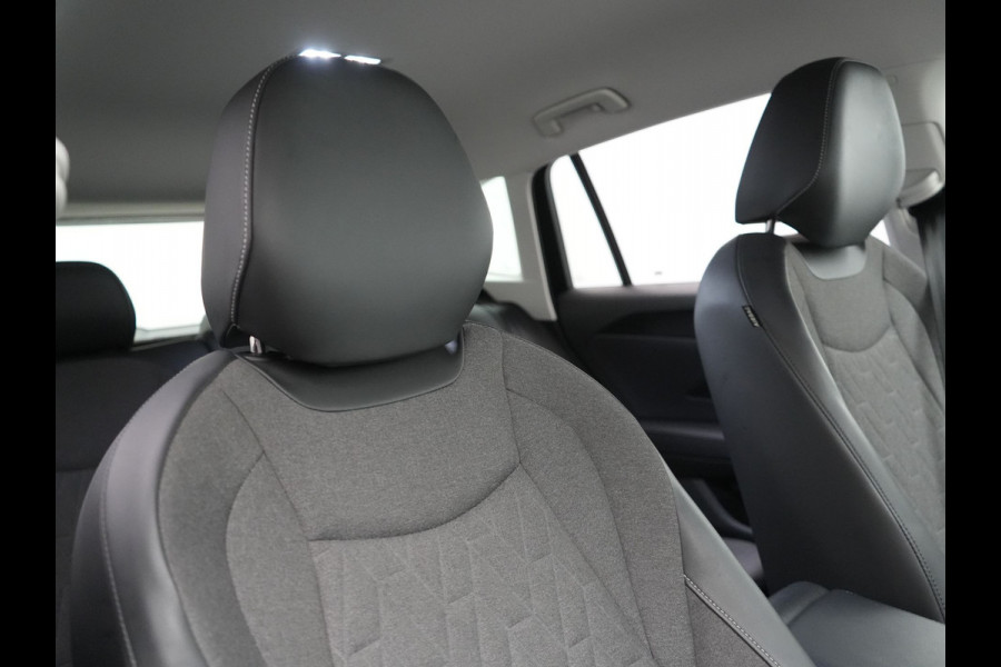 Volkswagen Tiguan 1.5 eHybrid Life Edition Plug In Hybrid 204pk Dealer O.H PHEV | Trekhaak af Fabriek | Adaptive Cruise | Parkassist | IQ Drive | Stuur & Stoelverwarming | Apple Carplay | Virtual | BLIS | Camera | Sfeerverlichting |