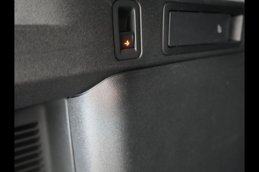 Volkswagen Tiguan 1.5 eHybrid Life Edition Plug In Hybrid 204pk Dealer O.H PHEV | Trekhaak af Fabriek | Adaptive Cruise | Parkassist | IQ Drive | Stuur & Stoelverwarming | Apple Carplay | Virtual | BLIS | Camera | Sfeerverlichting |