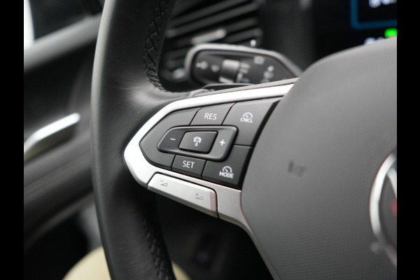 Volkswagen Tiguan 1.5 eHybrid Life Edition Plug In Hybrid 204pk Dealer O.H PHEV | Trekhaak af Fabriek | Adaptive Cruise | Parkassist | IQ Drive | Stuur & Stoelverwarming | Apple Carplay | Virtual | BLIS | Camera | Sfeerverlichting |