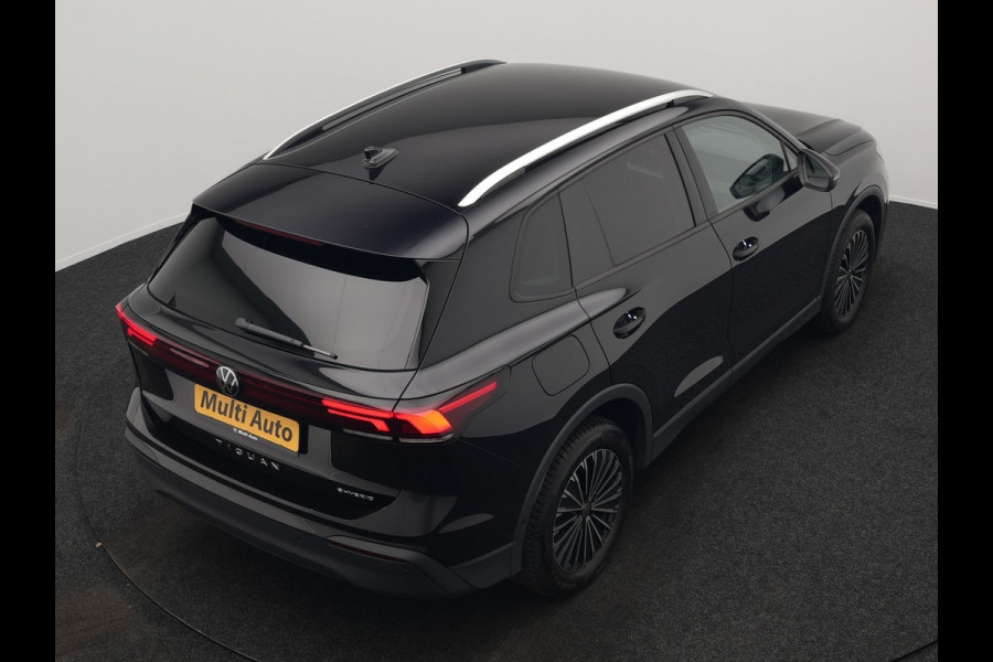Volkswagen Tiguan 1.5 eHybrid Life Edition Plug In Hybrid 204pk Dealer O.H PHEV | Trekhaak af Fabriek | Adaptive Cruise | Parkassist | IQ Drive | Stuur & Stoelverwarming | Apple Carplay | Virtual | BLIS | Camera | Sfeerverlichting |
