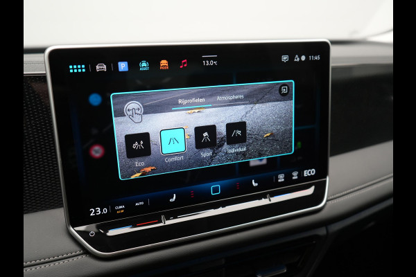 Volkswagen Tiguan 1.5 eHybrid Life Edition Plug In Hybrid 204pk Dealer O.H PHEV | Trekhaak af Fabriek | Adaptive Cruise | Parkassist | IQ Drive | Stuur & Stoelverwarming | Apple Carplay | Virtual | BLIS | Camera | Sfeerverlichting |